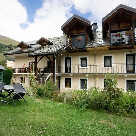 - Les Ecrins 3 Apartment *
