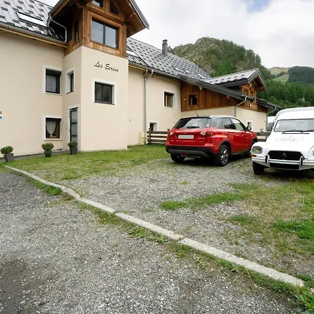 - Les Ecrins 3 *